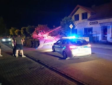 Τρόμος στην Πολωνία: Μεθυσμένος βγήκε στους δρόμους με… άρμα μάχης (φωτο)
